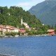 Uno scorcio di Valsolda vista dal lago (foto cc Massimo Macconi)