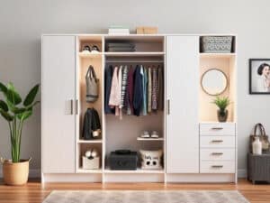 Ripiano Ikea che organizza il guardaroba