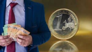 Una "anomalia" rende una moneta da 1 euro rarissima e dal valore di oltre 10.000 euro