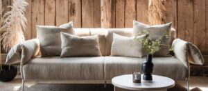 Basta divani beige ecco la nuova tendenza d’arredo che dominerà il 2025