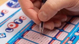 Vince oltre 4 milioni al lotto grazie a un amico deceduto