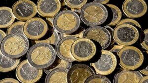 Una moneta da 2 euro venduta a 18.000 euro