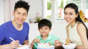 Mangiano riso tre volte al giorno e restano magri