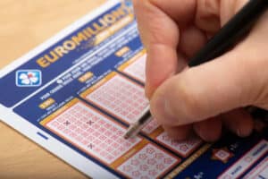 Una coppia vince 205 milioni all’EuroMillions