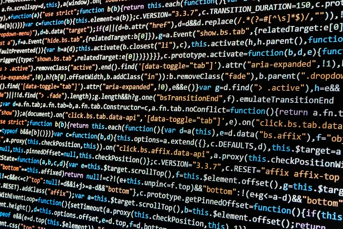 Interfaccia di gestione di un sito con avviso di spam e blocco account