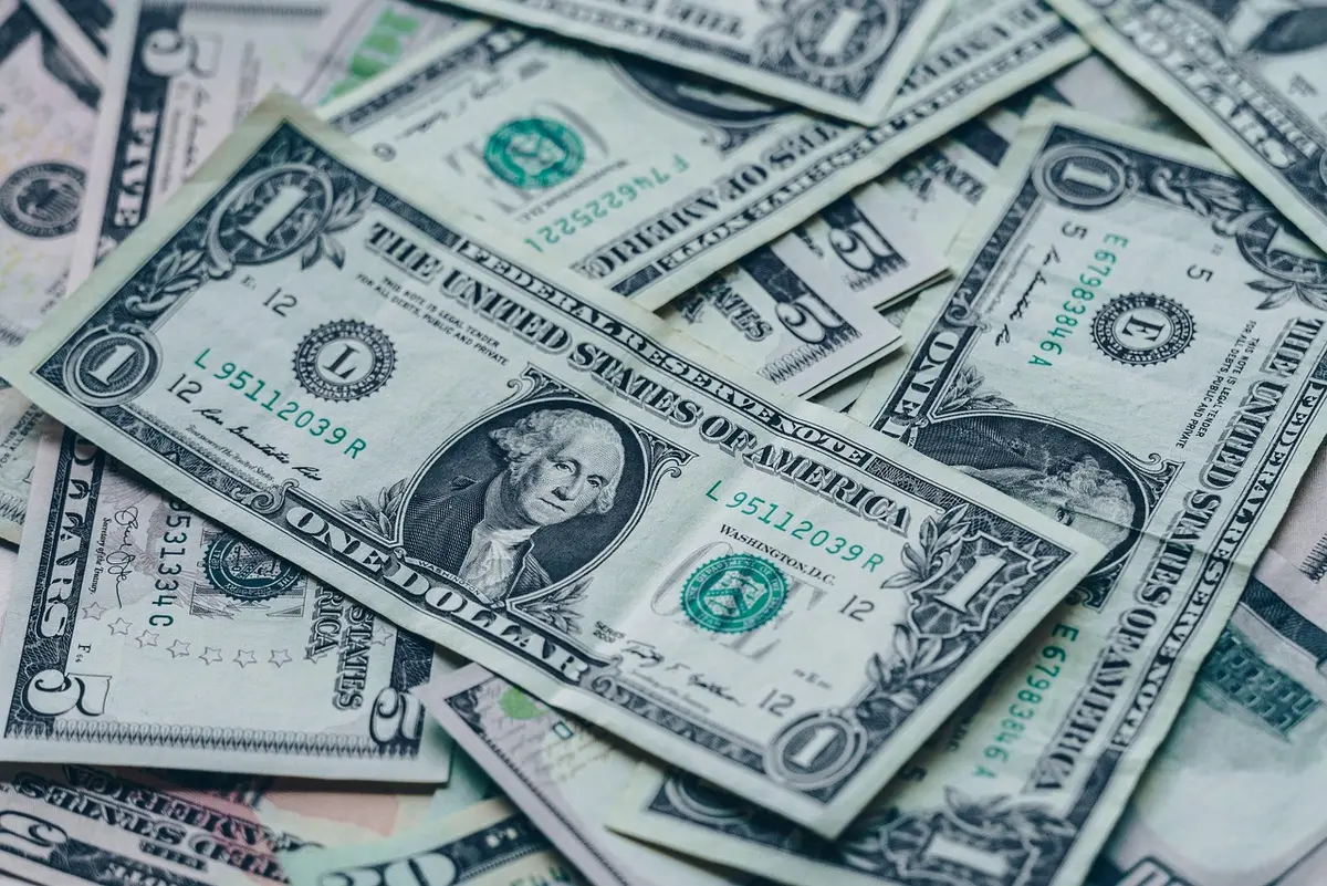 Grafico che mostra l'andamento delle riserve di liquidità aziendali in miliardi di dollari