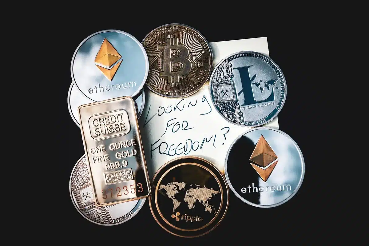Concetto di euro digitale su schermo con icone di banche e commercianti