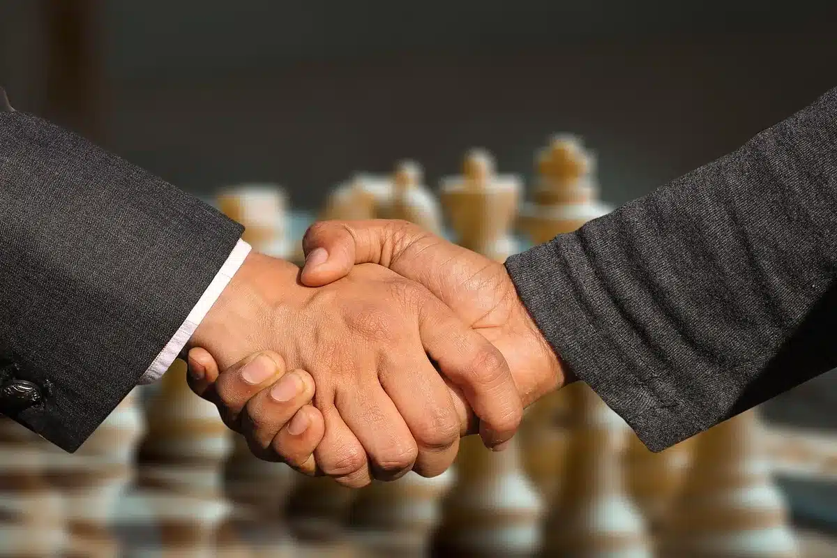 Team dirigenziale in riunione strategica in ufficio