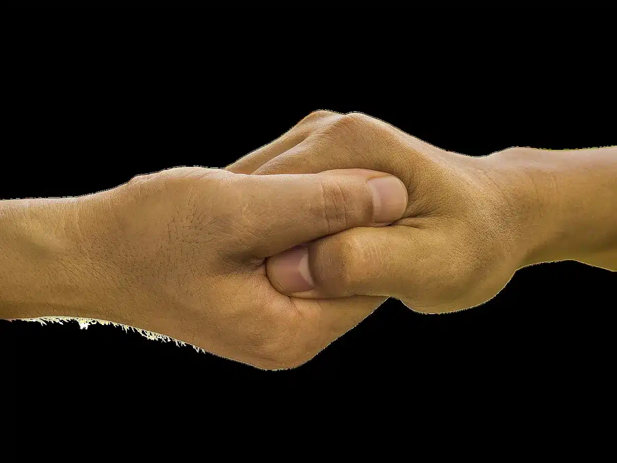 Professionisti che discutono documenti di private equity
